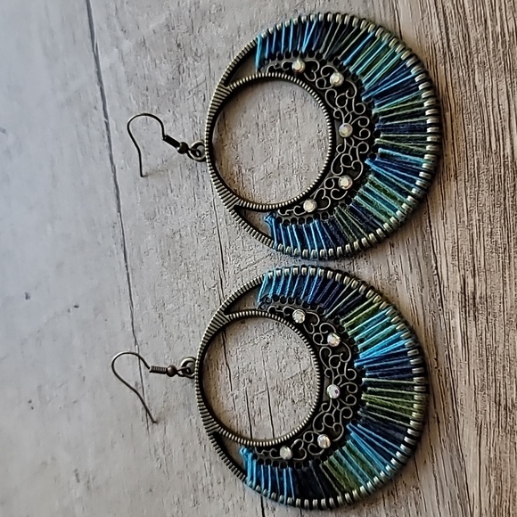 Stretched Thread Dangle Earrings - Picture 1 of 6